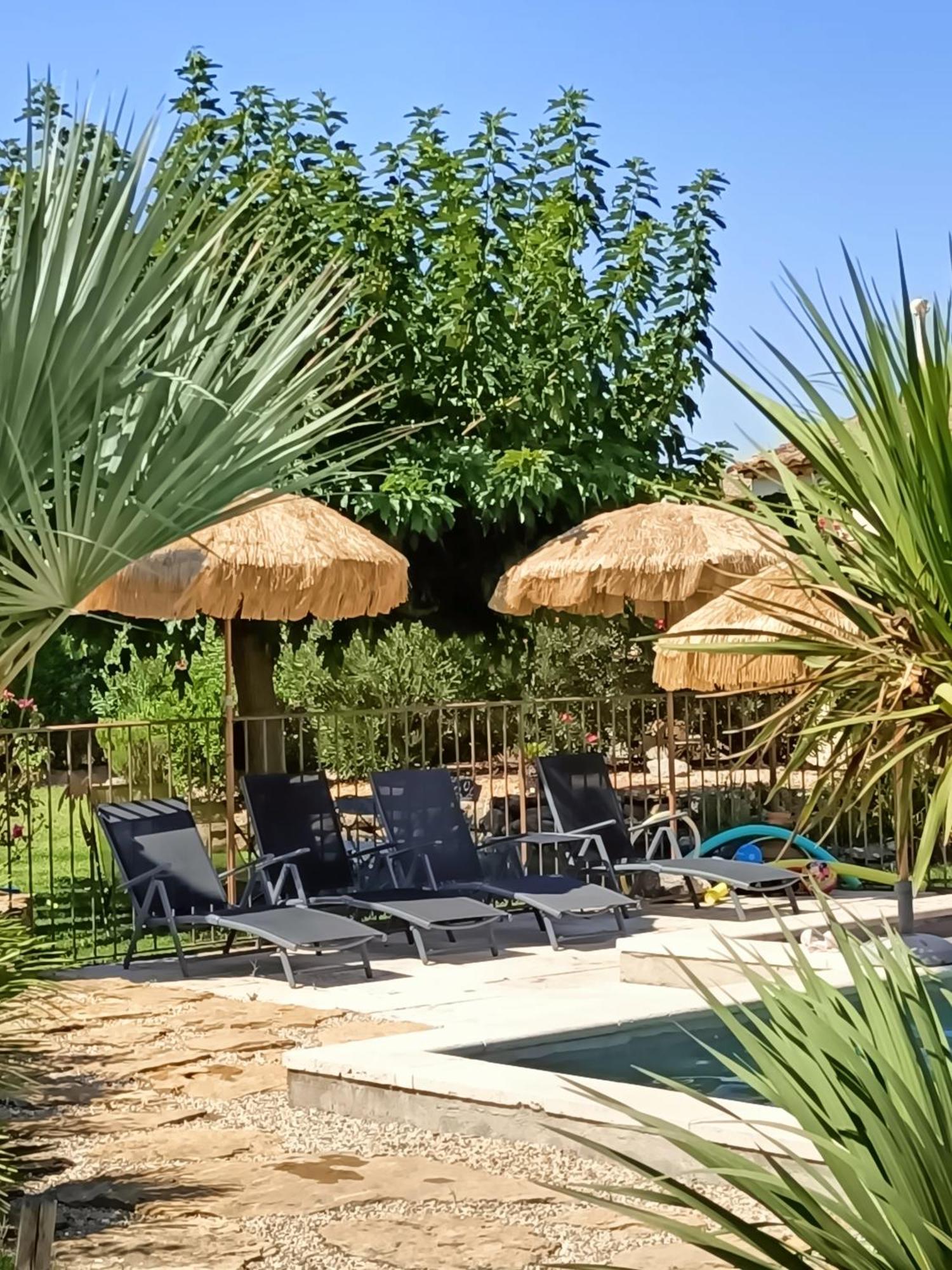 Le Fare Tchanque Alpilles Luberon Parking Gratuit Sur Place Villa Cavaillon Exterior photo